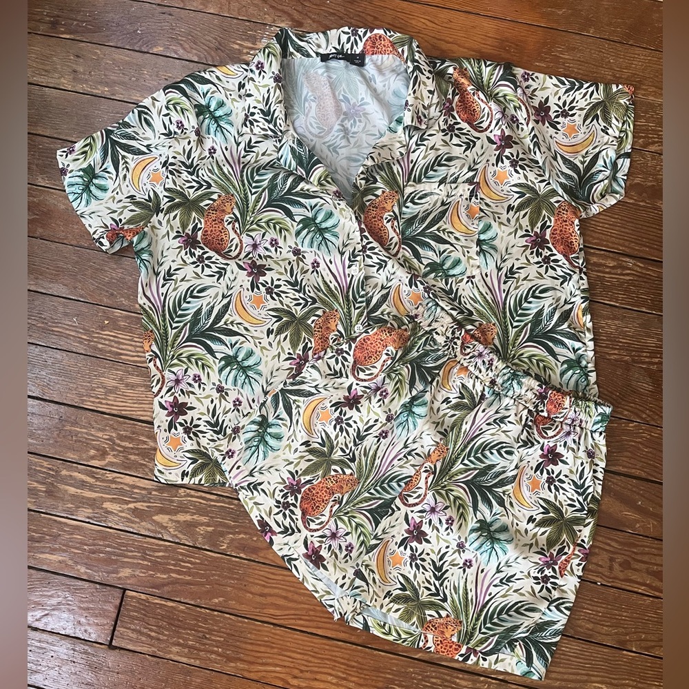 Nasty Gal Sz M Tropical Jungle Animal Print Satin Short PJ Set with Cream Base
